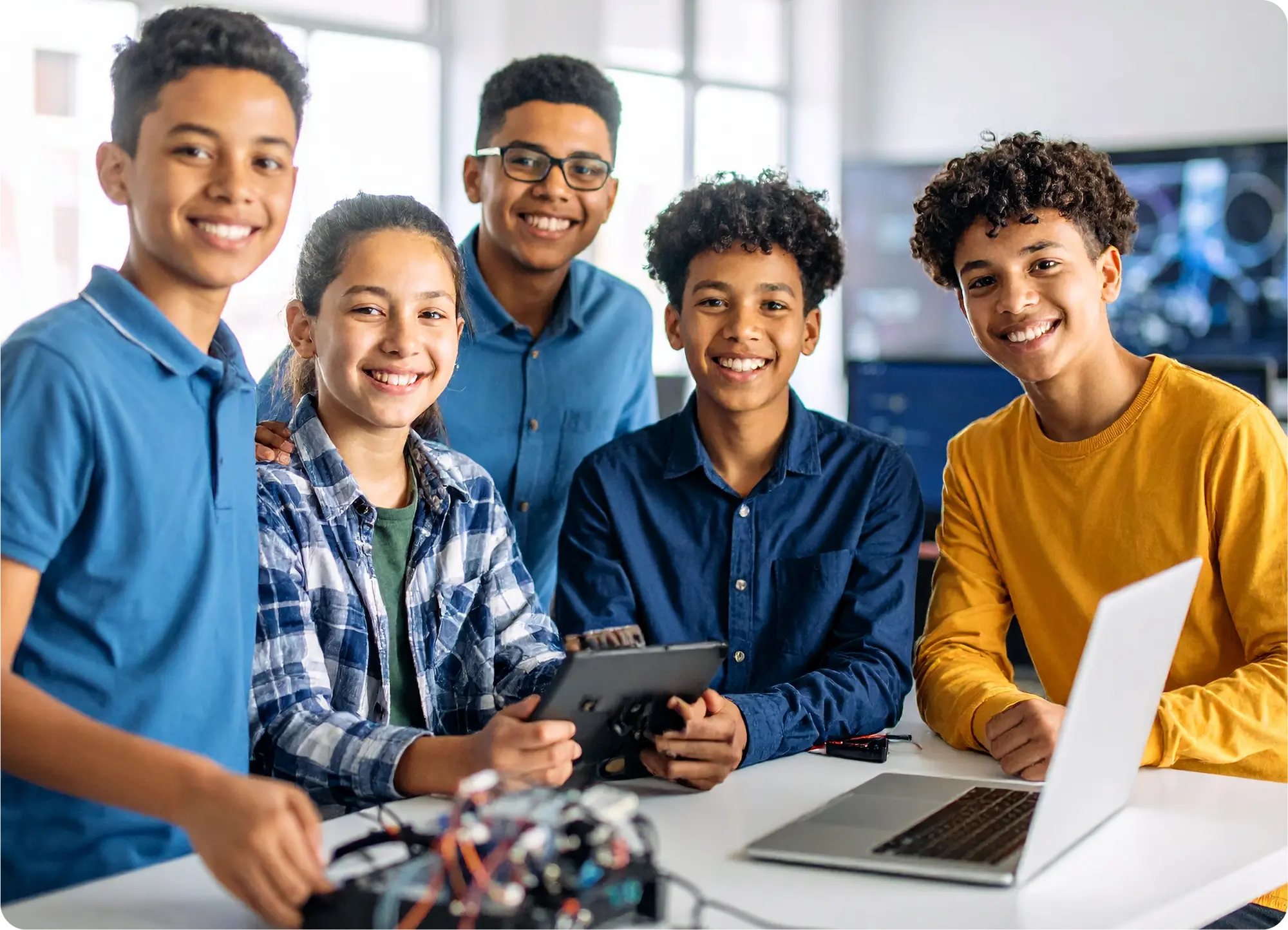 los Campistas Tech tienen acceso a laboratorios como GitHub, Cisco, Google Cloud, Microsoft Azure y AWS.